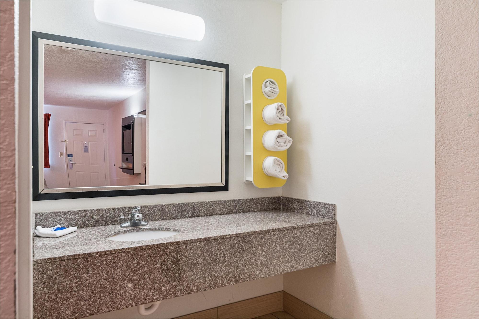 Motel 6-San Antonio, Tx - Fiesta Trails מראה חיצוני תמונה