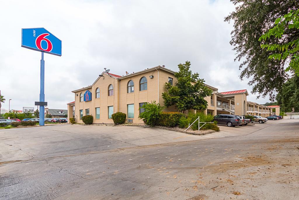 Motel 6-San Antonio, Tx - Fiesta Trails מראה חיצוני תמונה