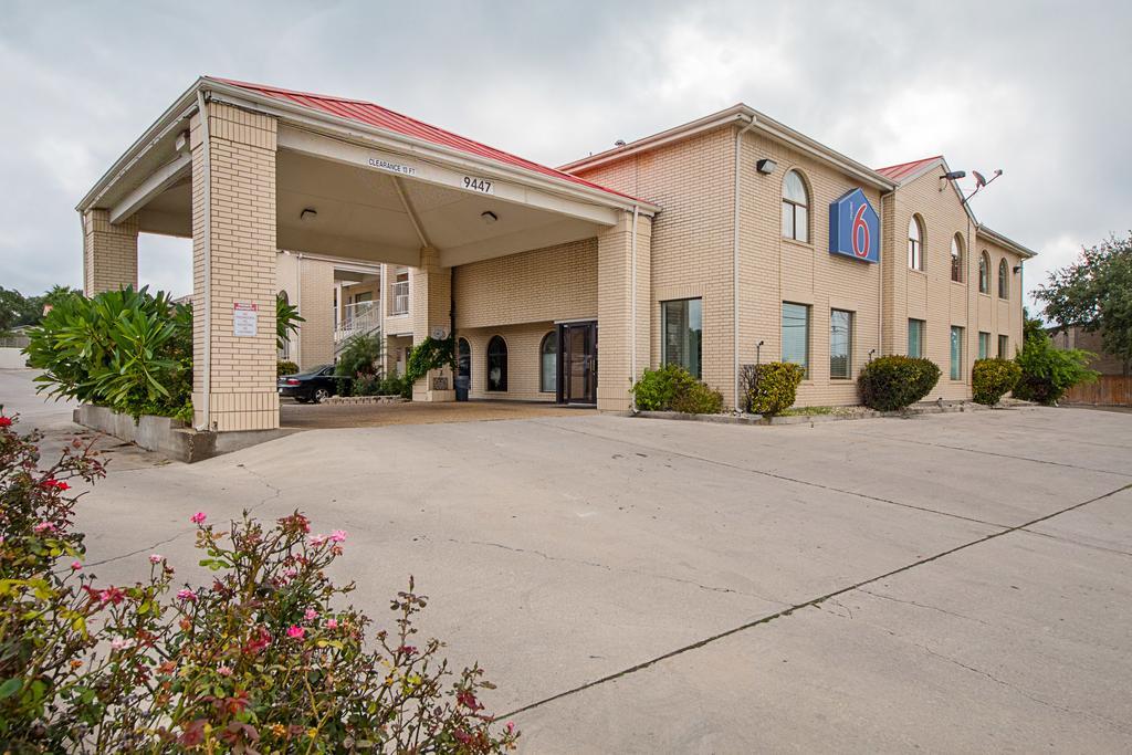 Motel 6-San Antonio, Tx - Fiesta Trails מראה חיצוני תמונה
