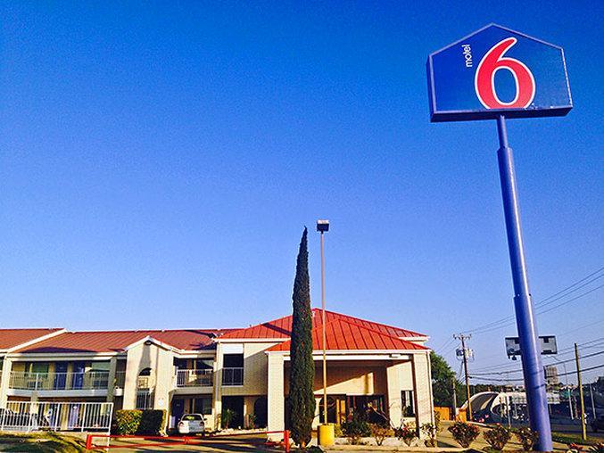 Motel 6-San Antonio, Tx - Fiesta Trails מראה חיצוני תמונה