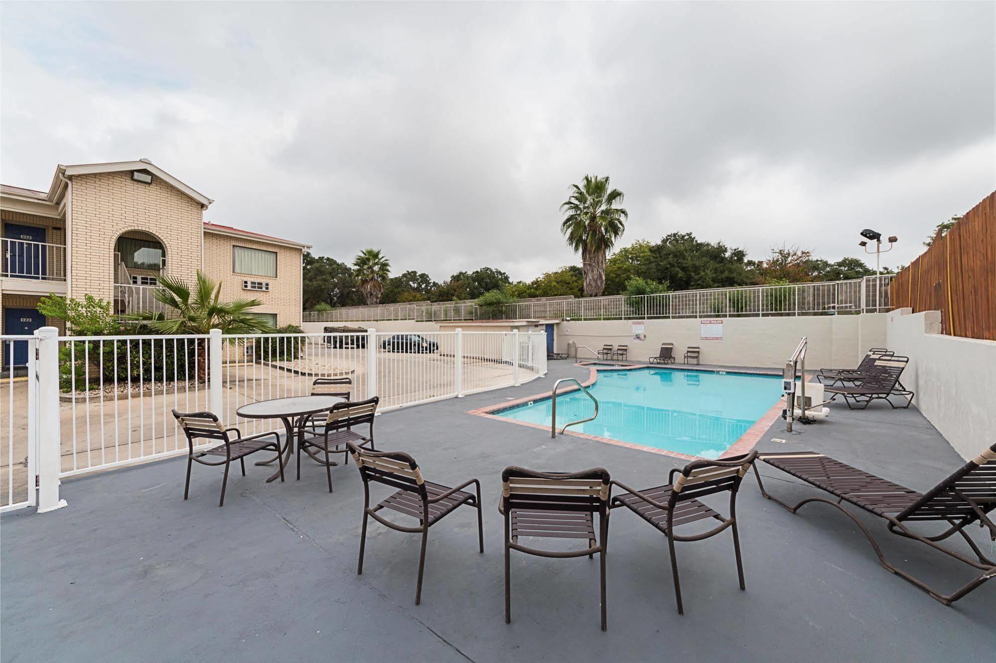 Motel 6-San Antonio, Tx - Fiesta Trails מראה חיצוני תמונה