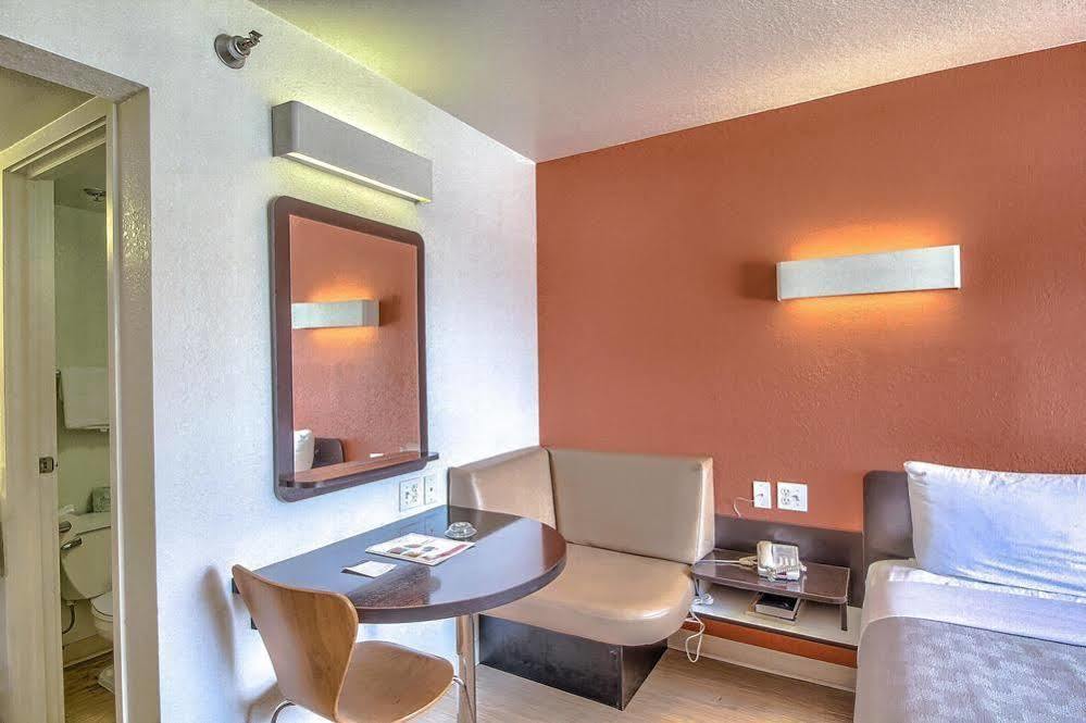 Motel 6-San Antonio, Tx - Fiesta Trails מראה חיצוני תמונה