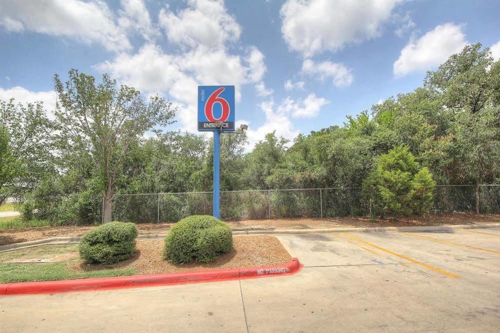 Motel 6-San Antonio, Tx - Fiesta Trails מראה חיצוני תמונה
